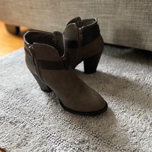 XOXO women’s KAROL booties